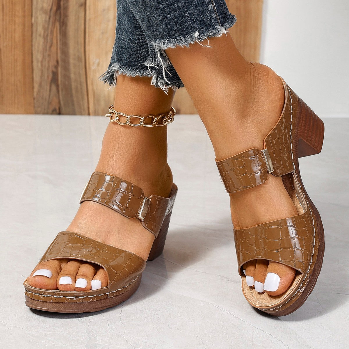 Keilabsatz Peep-Toe Pantoletten mit Steinmuster | LuxeStyle