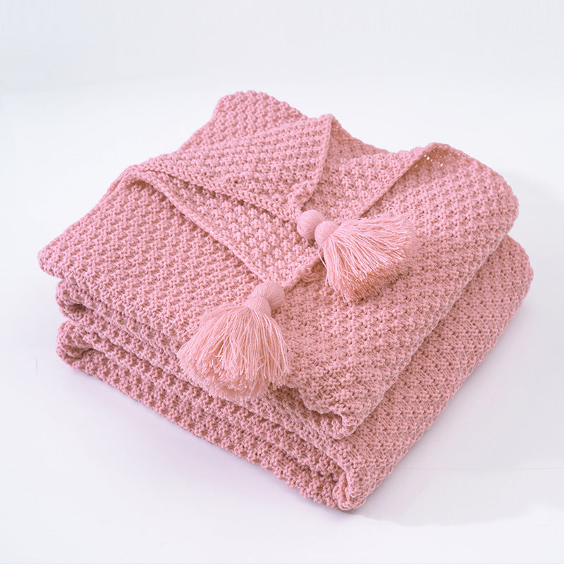 Nordische Strickdecke mit Pompons