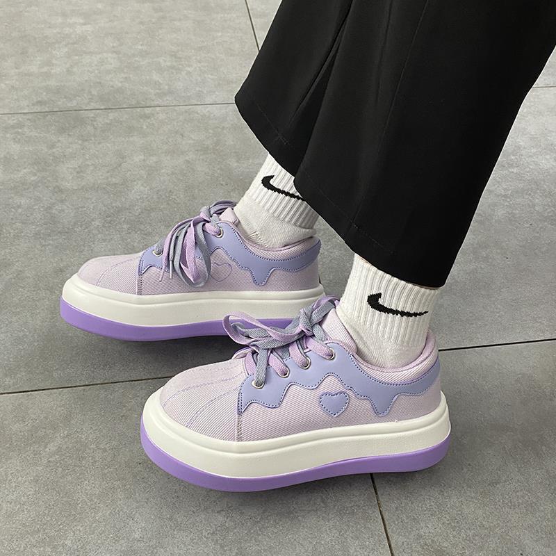 Damen Plateau-Sneaker mit Kreuzriemen – Bild 5 | LuxeStyle