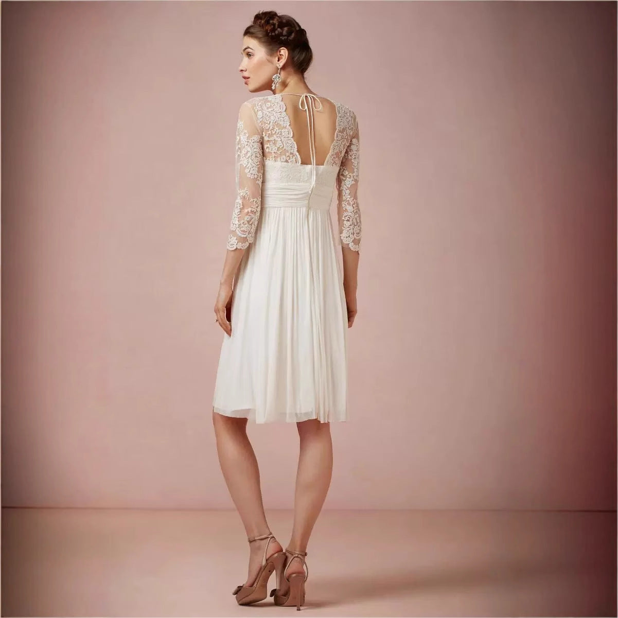 Elegantes Spitzen-Abendkleid mit V-Ausschnitt