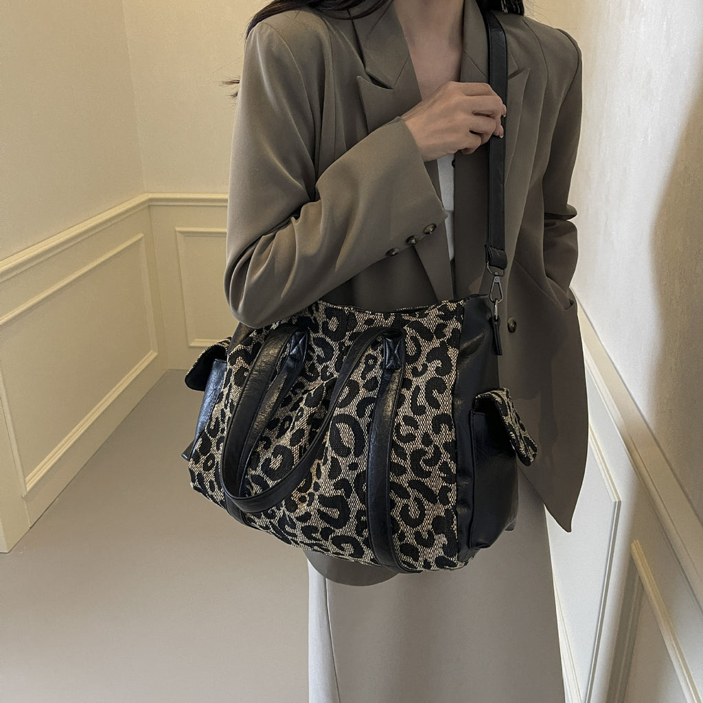 Umschlagtasche mit Leopardenmuster – Bild 4 | LuxeStyle