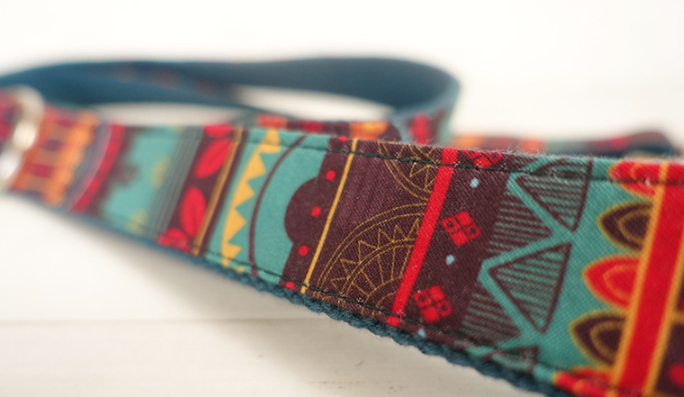 Halsband mit farbigem Muster – Bild 2 | LuxeStyle