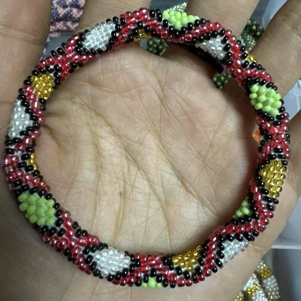 Handgewobenes Armband – Bild 9 | LuxeStyle