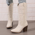 Pointed Mid-Heel Denim Boots mit Blumenstickerei – Bild 1 | LuxeStyle