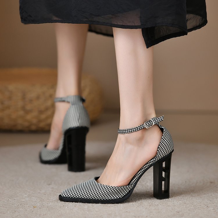 Retro Sandalen mit spitzer Zehenpartie – Bild 2 | LuxeStyle