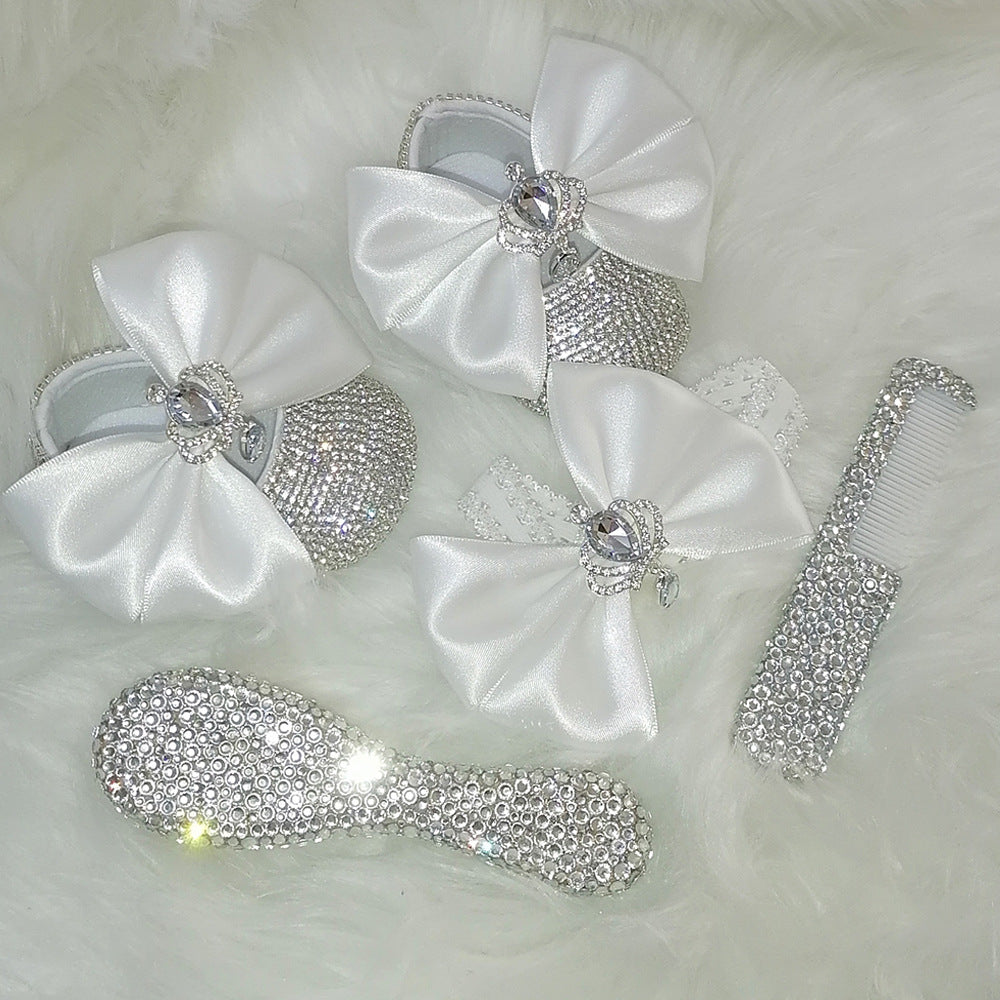 Schnürschuhe mit Haarband und Strass