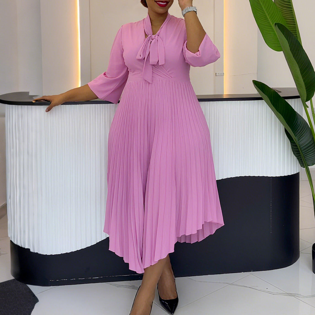 Elegantes asymmetrisches Plisseekleid mit Schnürung
