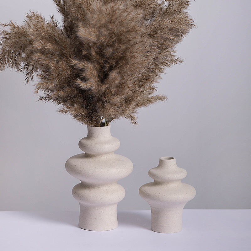 Gedrehter Keramik-Blumenbecher