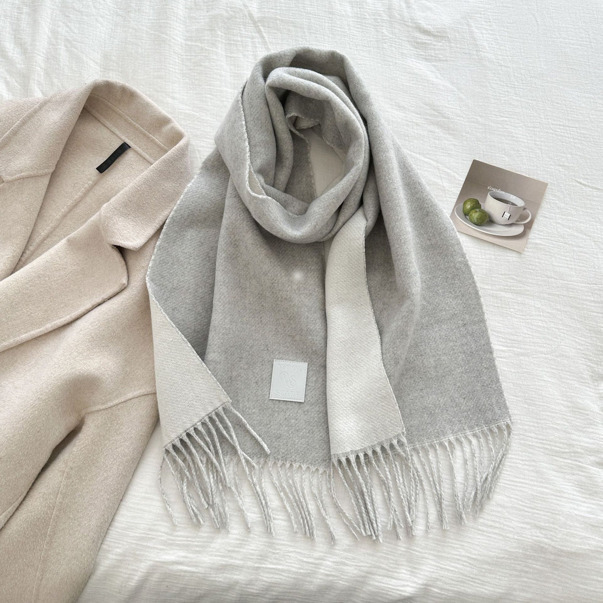 Doppelseitiger Wollschal mit Pailletten – Bild 17 | LuxeStyle