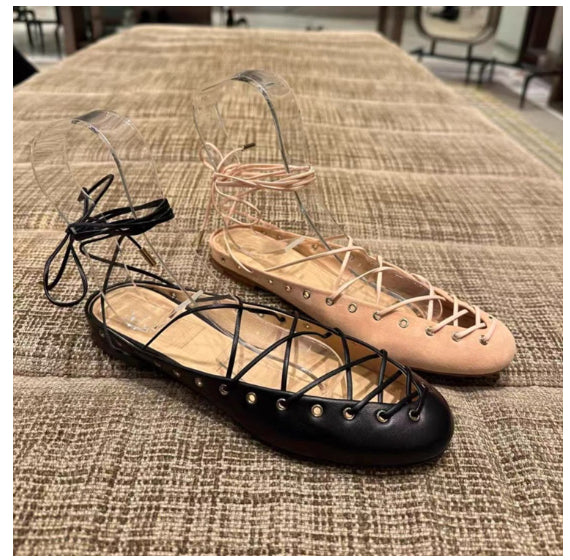 Niche Leder-Ballett-Sandalen mit Kreuzriemen – Bild 5 | LuxeStyle