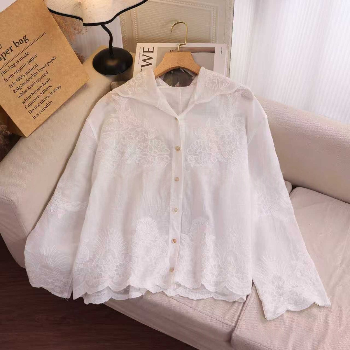 Kapuzen-Shirt mit Stickerei und Häkel-Details – Bild 6 | LuxeStyle