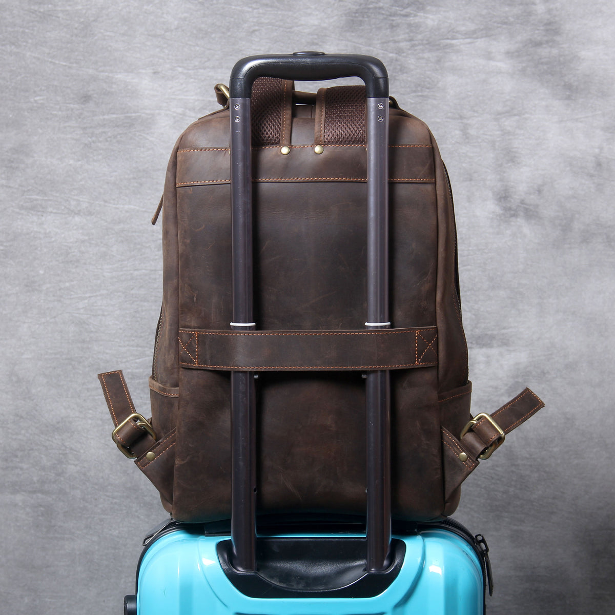 Retro-Lederrucksack für Herren – dunkelbraun – Bild 3 | LuxeStyle