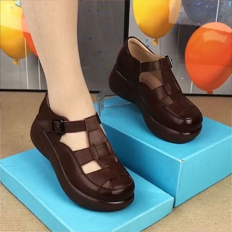Plateau-Sandalen aus Kunstleder – Bild 4 | LuxeStyle