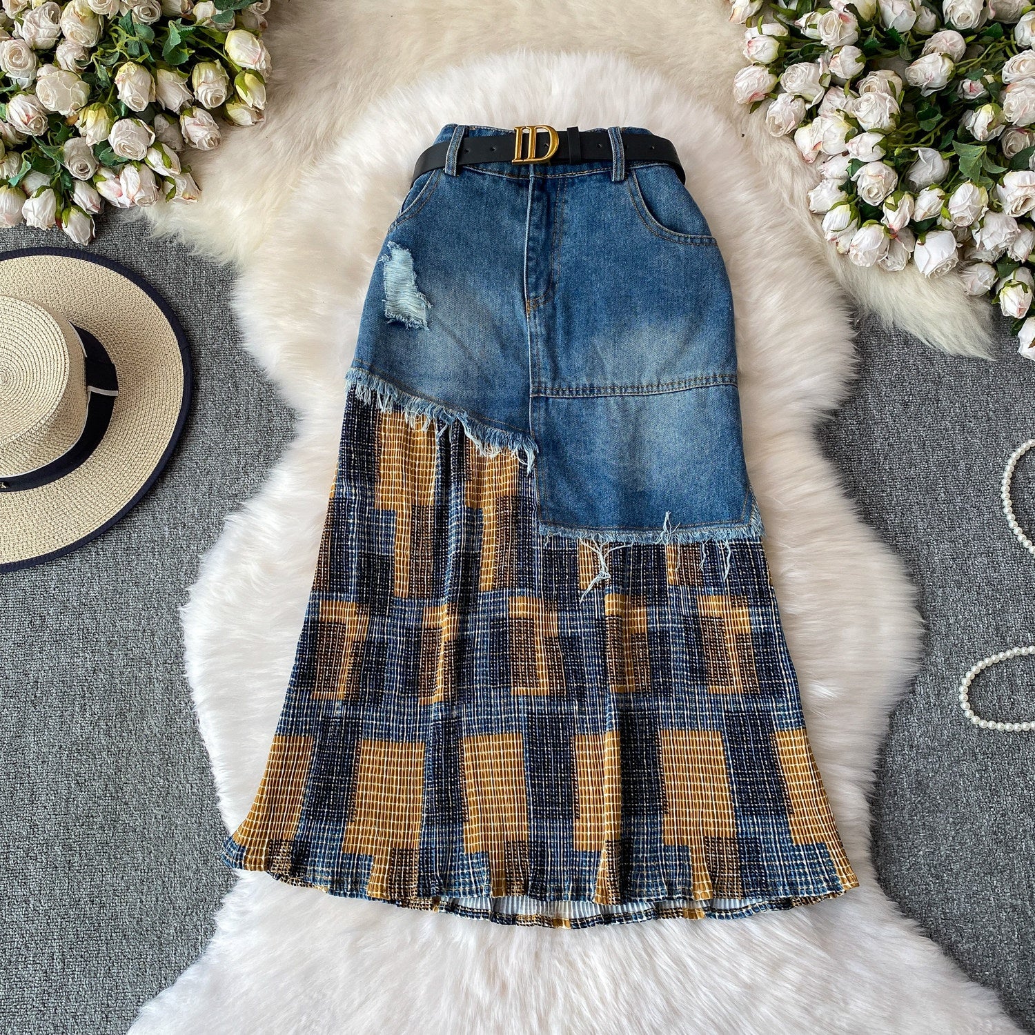 Cooler Ripped Denim-Jupe mit Fransen