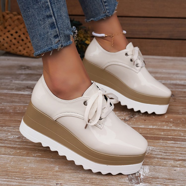 Plateau-Wedge-Heels aus Lackleder