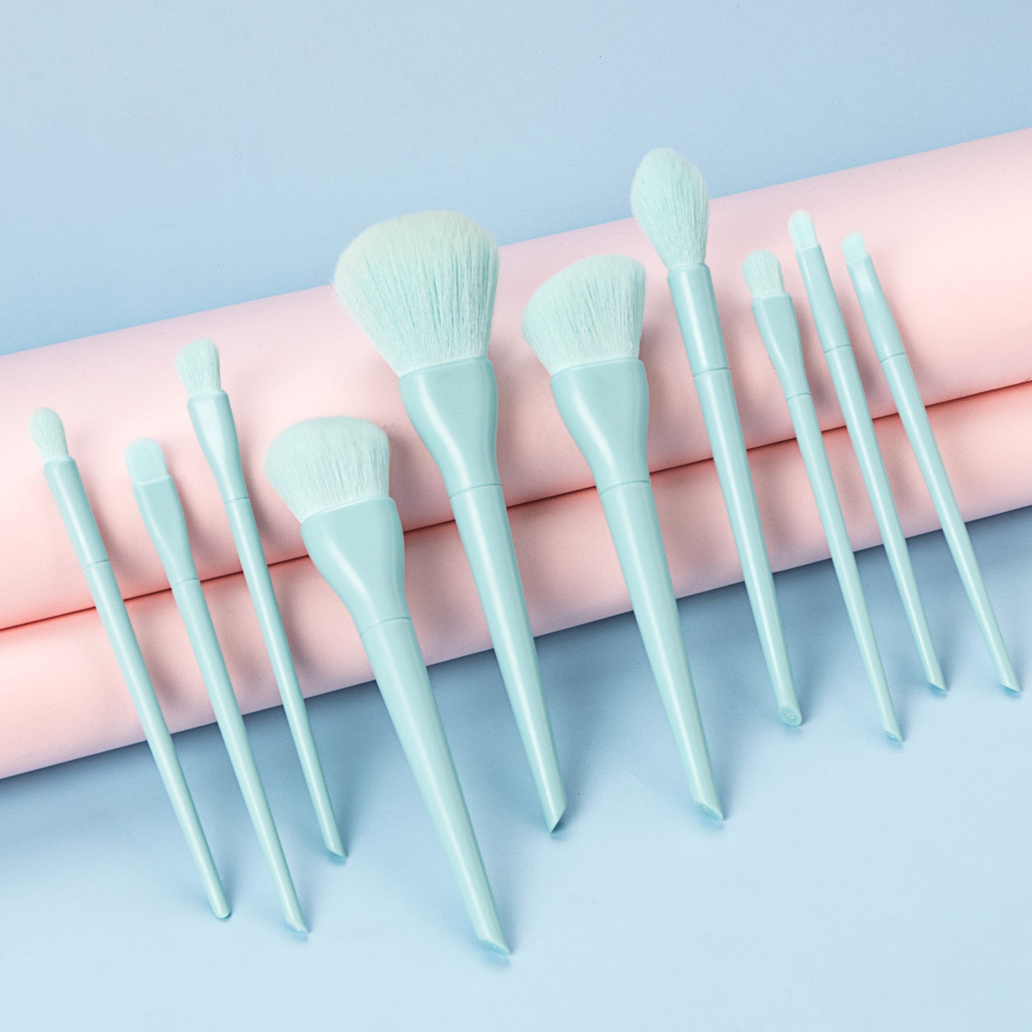 10 Make-up Pinsel in Pastellfarben