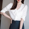Elegante weisse Bluse mit V-Ausschnitt – Bild 1 | LuxeStyle