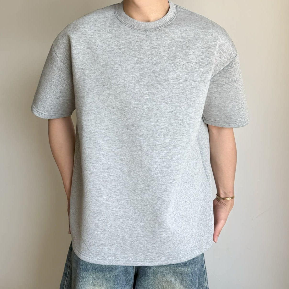 Weiten-schmeichelndes Crew-Neck T-Shirt