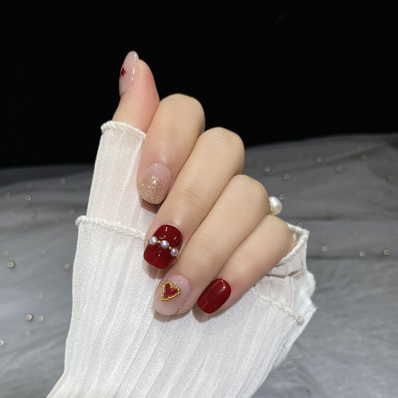 Handbemalte rote Love Pearl Nägel – Bild 4 | LuxeStyle