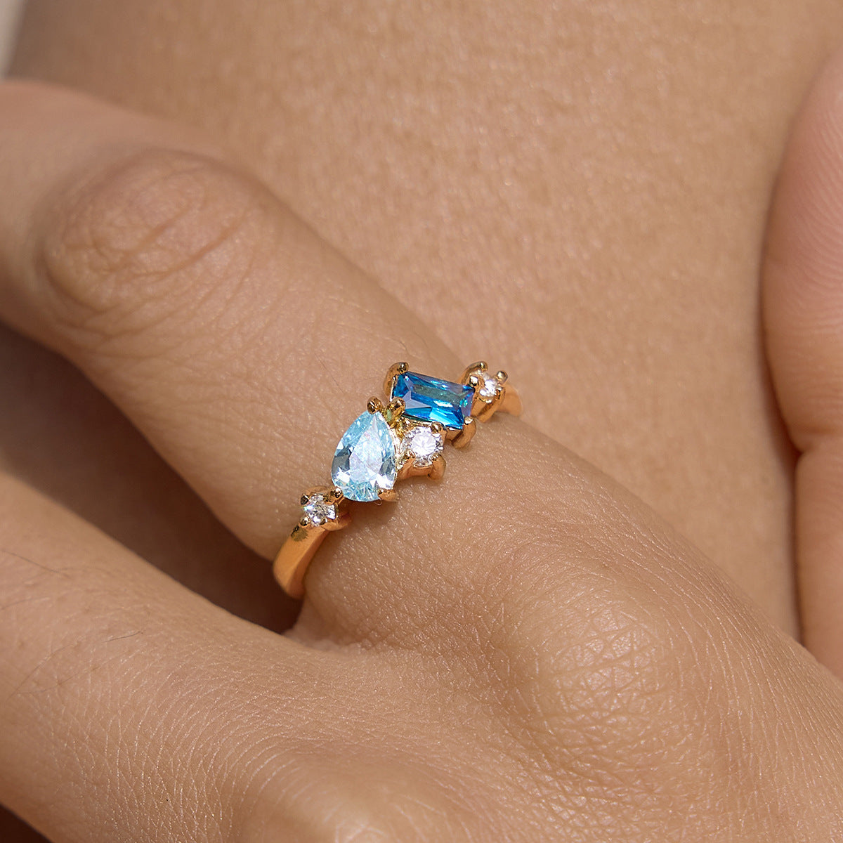Tropfenförmiger Zirkonring