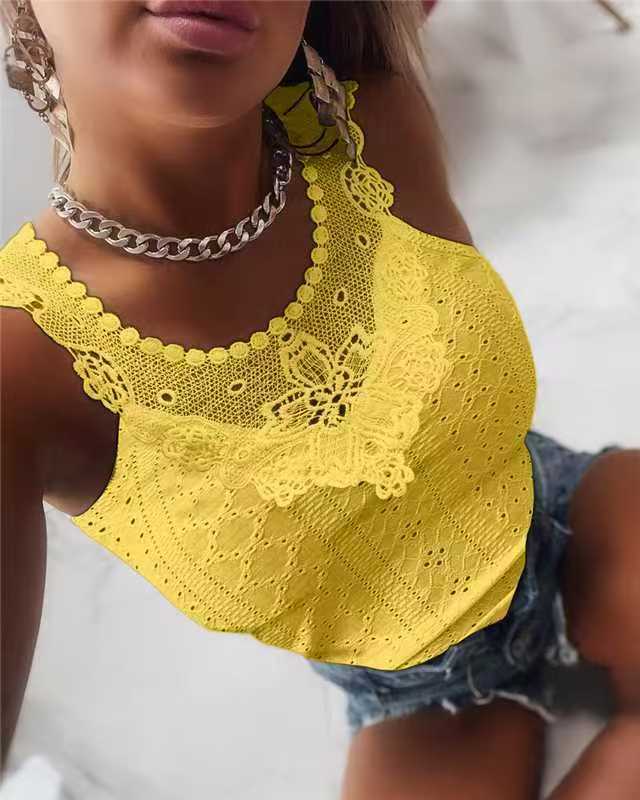 Sommerliches Jacquard-Top mit Spitzenbesatz