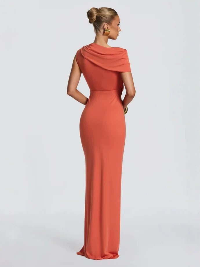 Elegantes, figurbetontes Abendkleid mit Drapierungen