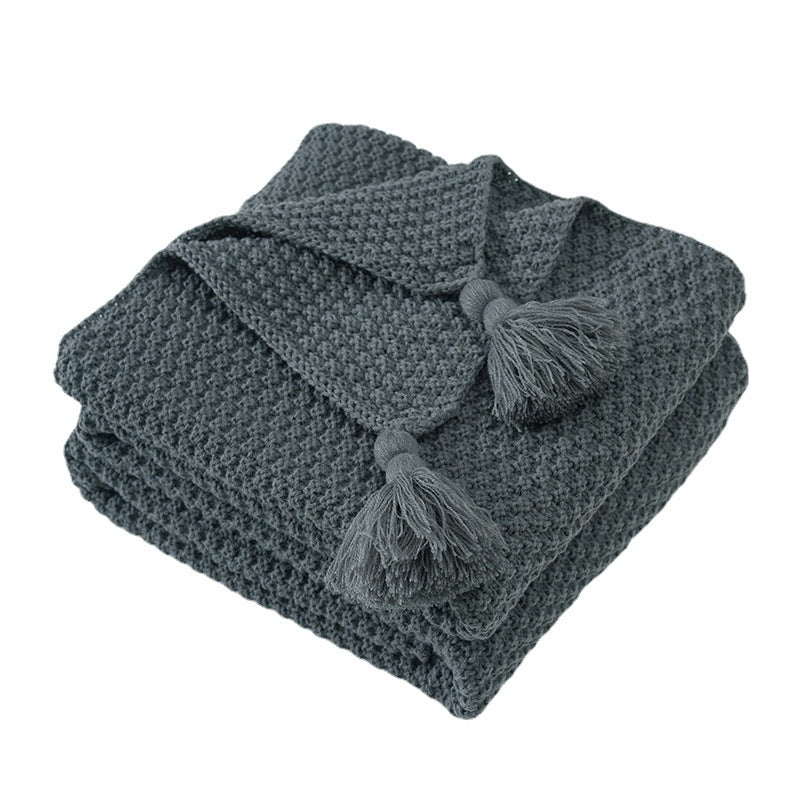 Nordische Strickdecke mit Pompons