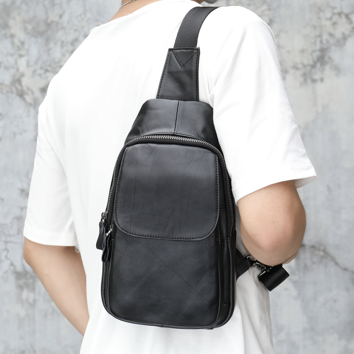 Herren Schultertasche aus Vollschicht-Leder | LuxeStyle