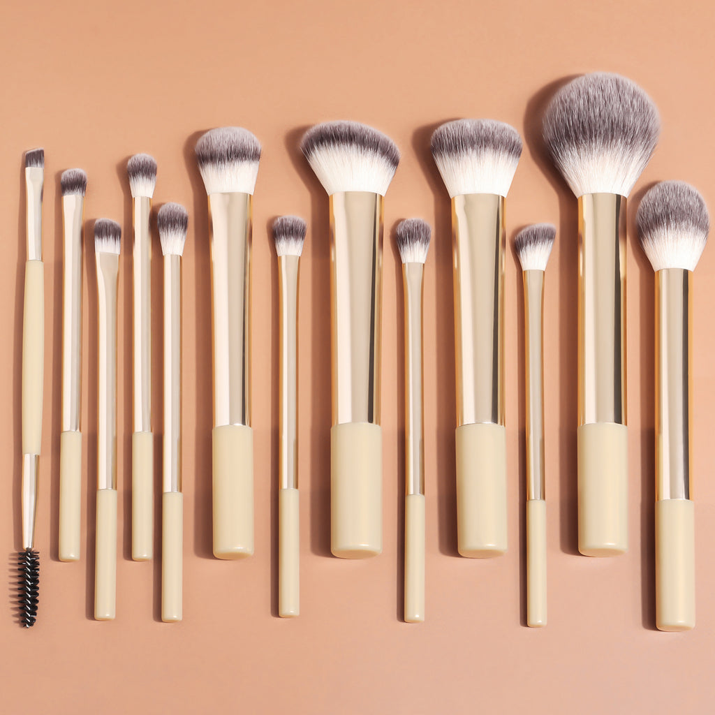 13-teiliges Make-up Pinselset mit langem Griff