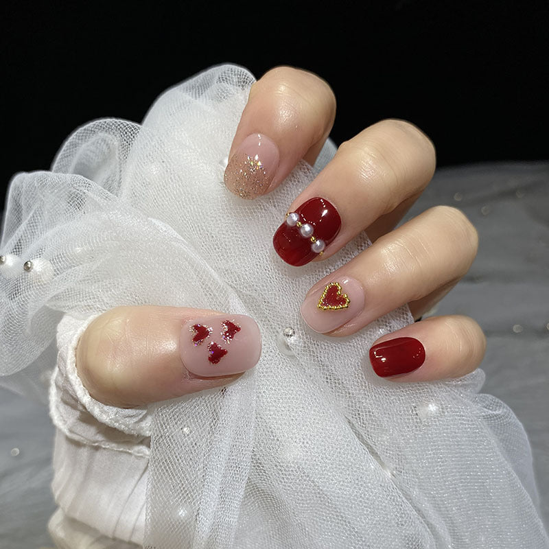 Handbemalte rote Love Pearl Nägel – Bild 3 | LuxeStyle