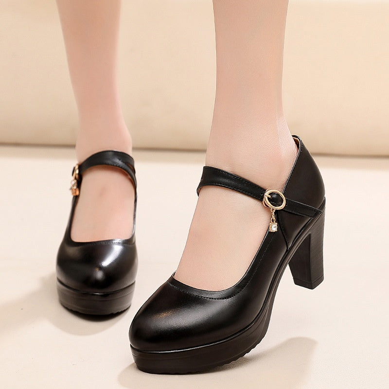 Plateau High Heels mit Riemchenschnalle – Bild 4 | LuxeStyle