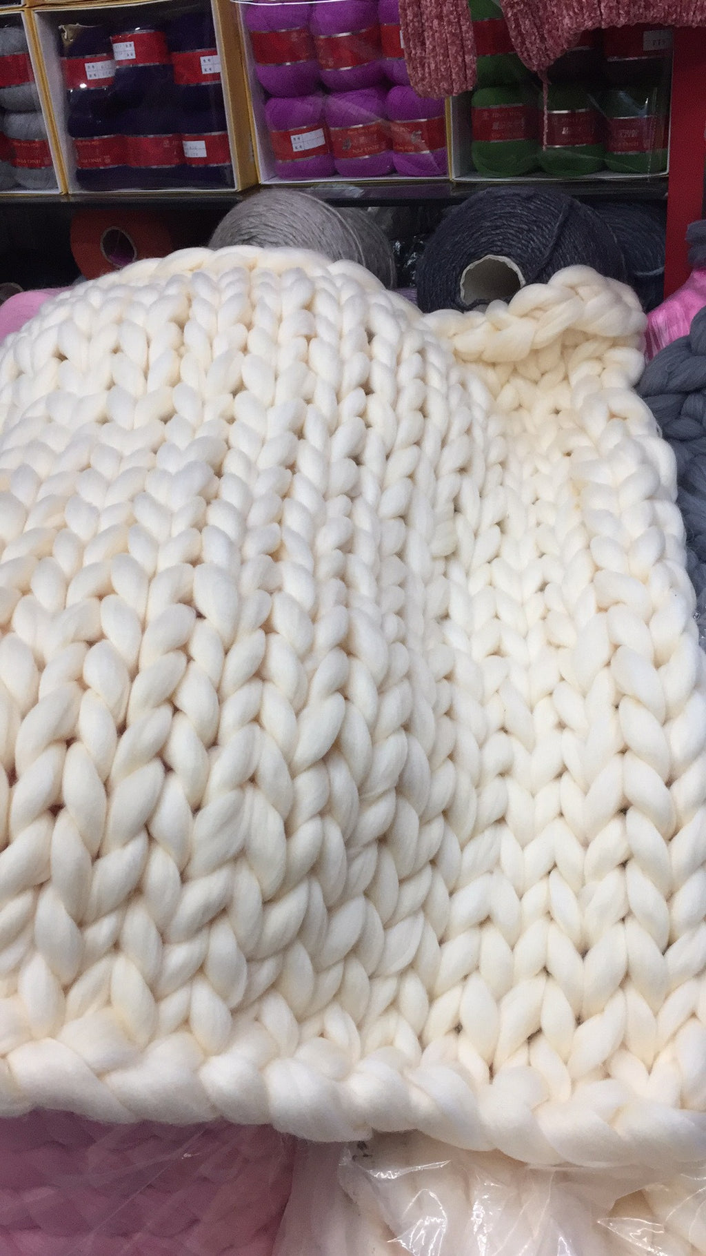 Merino Wolldecke, handgestrickt mit extra-dickem Garn
