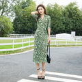 Mustardgruene Samt-Blumenkleid