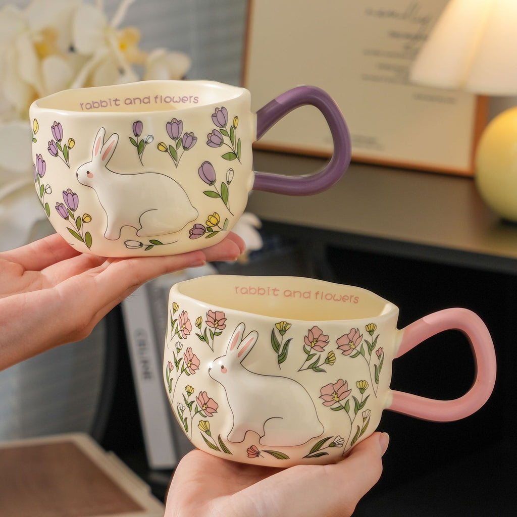 Keramiktasse mit Blumen und Hasenmotiv – Bild 2 | LuxeStyle