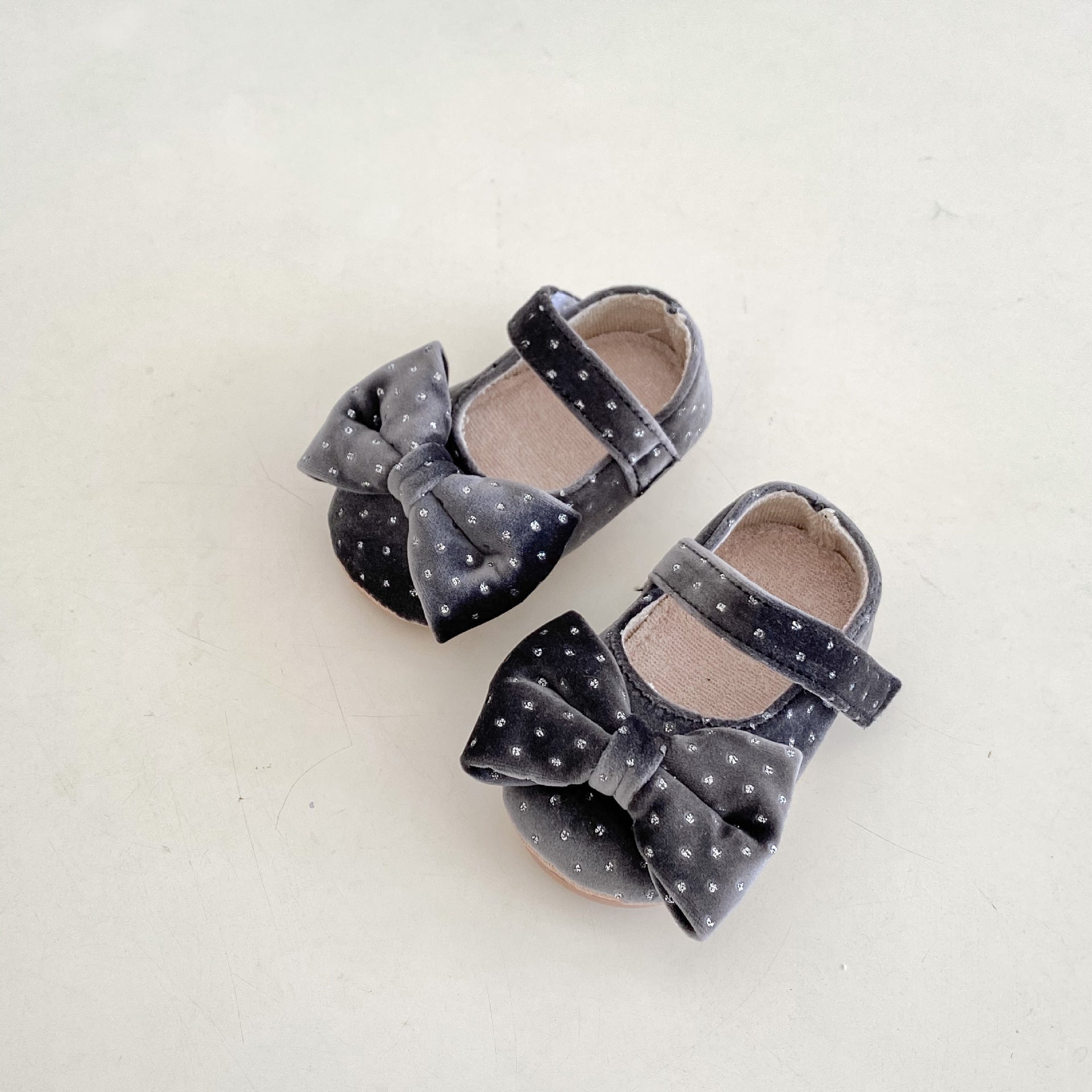 Herbst-/Frühjahrs-Kinderschuh mit großem Herz