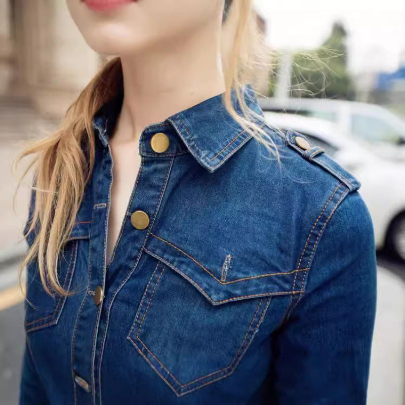 Elegantes Jeanskleid mit Knopfleiste