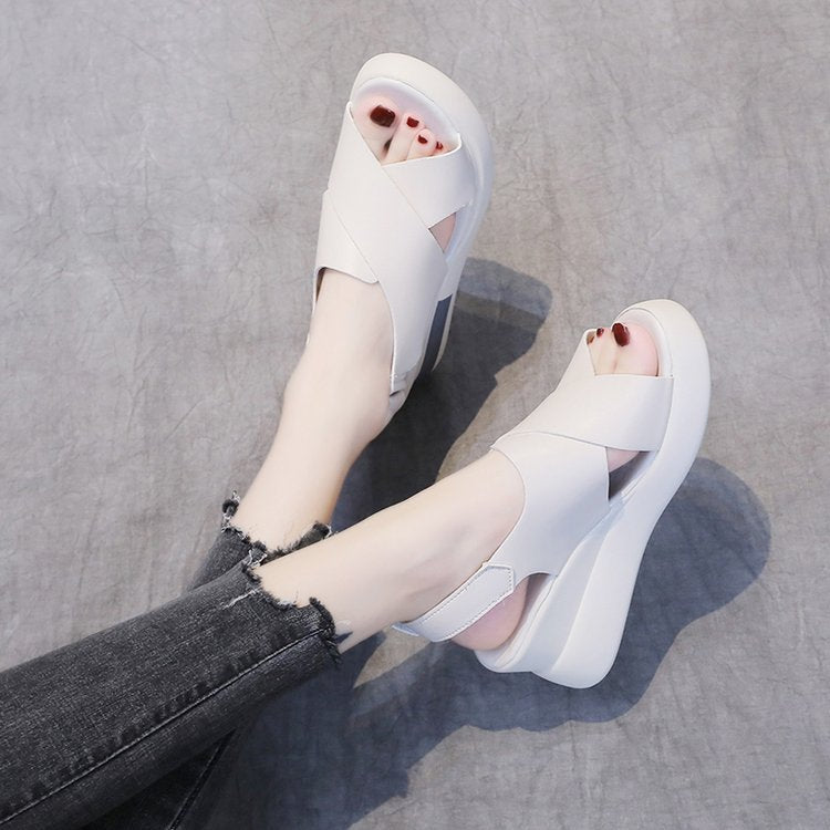 Keile Sandalen mit Peep Toe | LuxeStyle