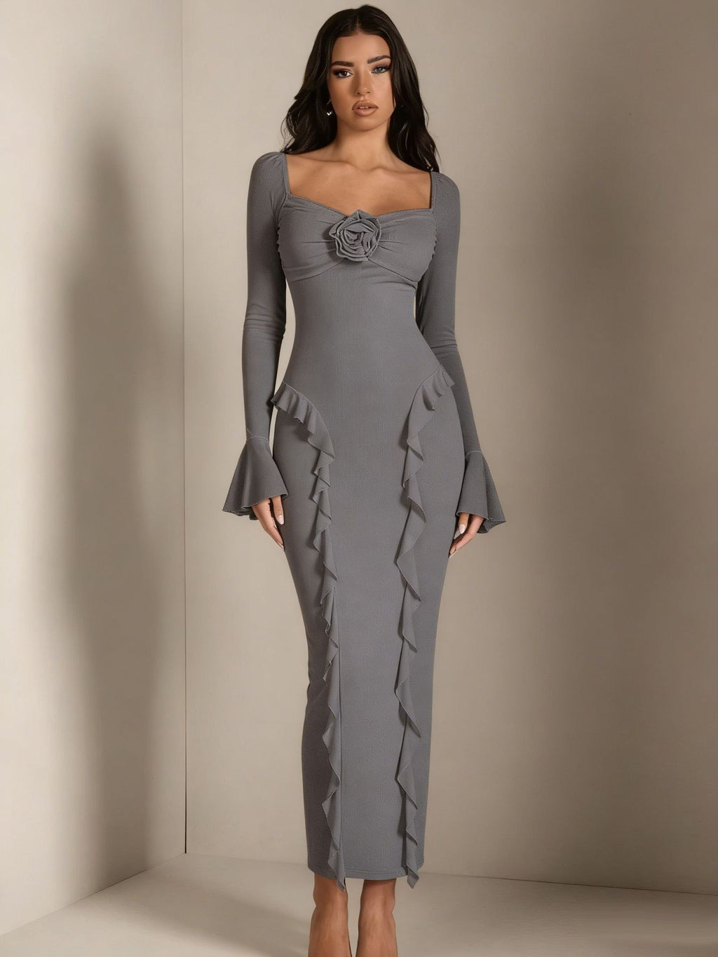 Tailliertes Midikleid mit Blumenprägung