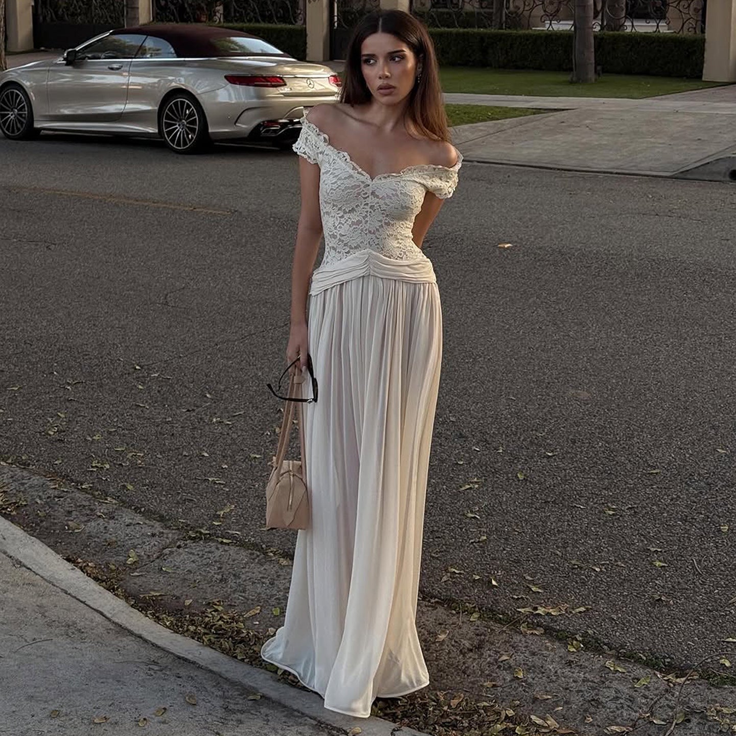 Elegantes Midi-Kleid mit Spitze