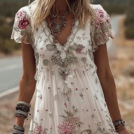 Geblümtes Midi-Kleid mit V-Ausschnitt und Spitze – Bild 1 | LuxeStyle