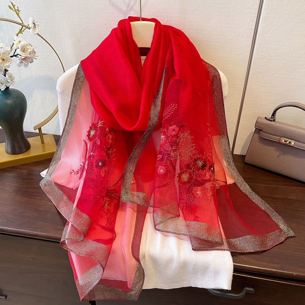 Gestickter Jacquard-Umhänge-Schal – Bild 6 | LuxeStyle