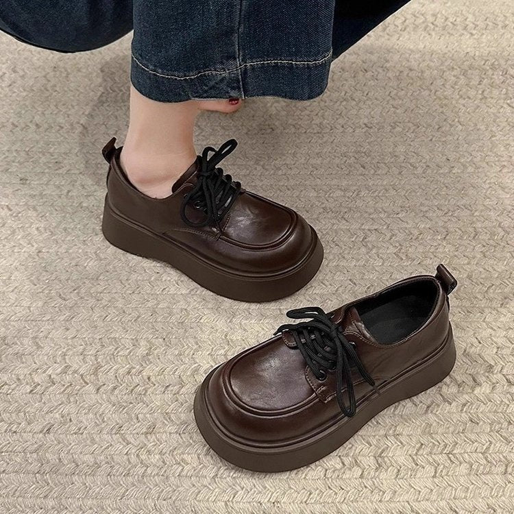 Schwarze Schnürschuhe aus Leder