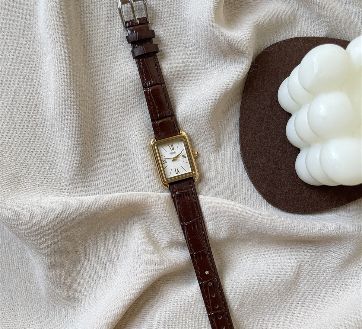 Elegante Damenuhr mit quadratischem Zifferblatt – Bild 2 | LuxeStyle
