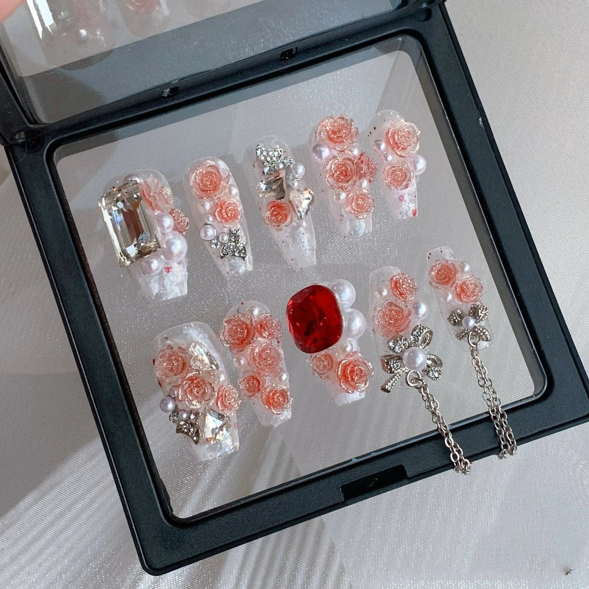Handgemachte Rhinestone Nagelsticker – Bild 1 | LuxeStyle