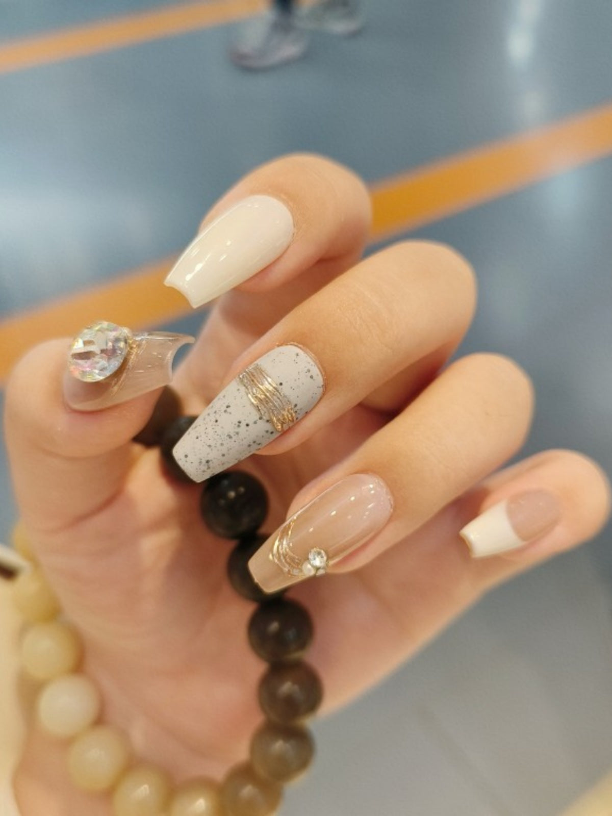 Warme Herbst-/Winter-Nagel-Patches mit Strass – Bild 11 | LuxeStyle