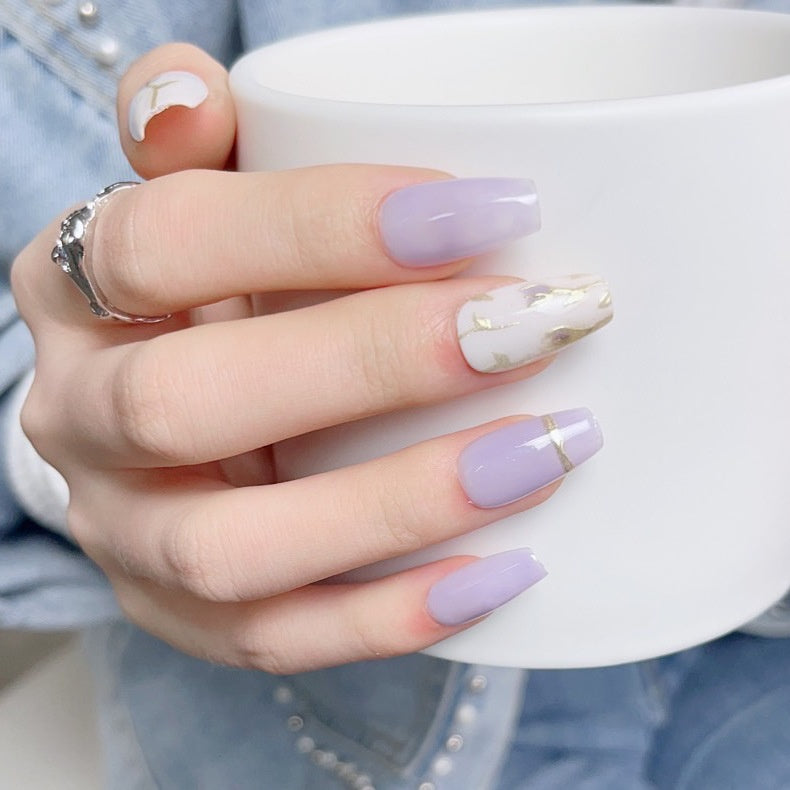 Handbemalte Nägel "Purple Tulip" mit Spiegeleffekt – Bild 7 | LuxeStyle
