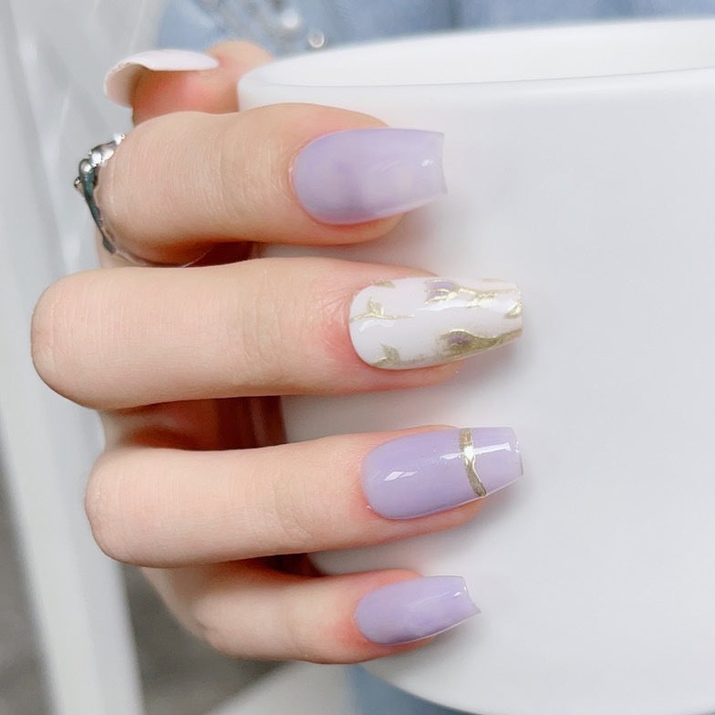 Handbemalte Nägel "Purple Tulip" mit Spiegeleffekt – Bild 10 | LuxeStyle