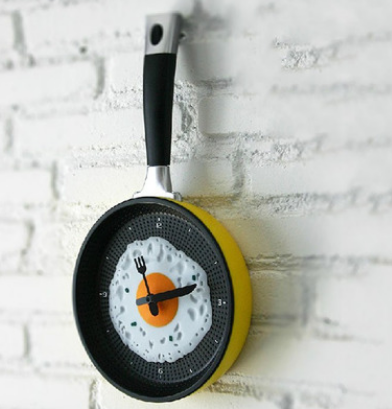 Wanduhr mit Spiegelei-Design – Bild 3 | LuxeStyle