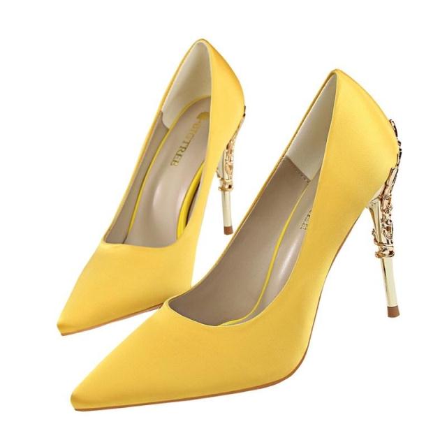 Elegante High Heels mit Metall-Akzent