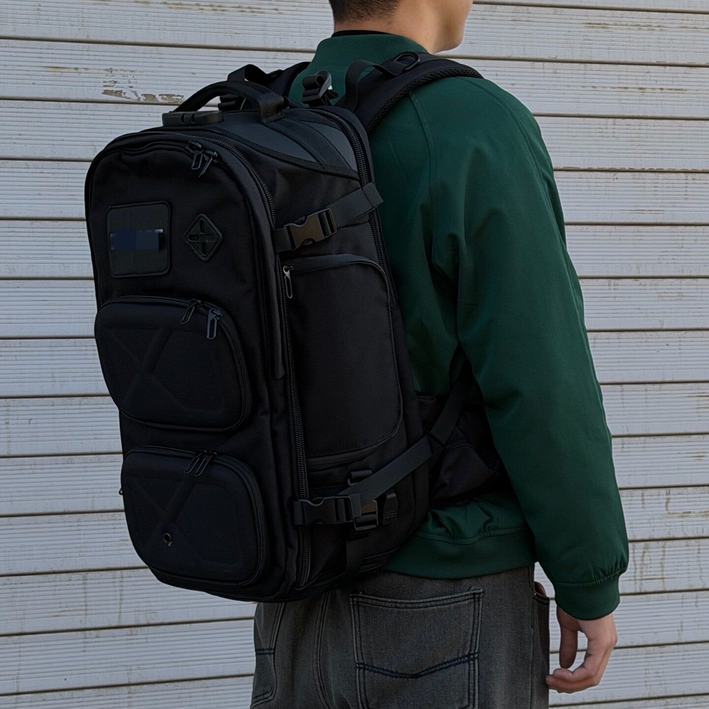 Multifunktionaler Rucksack mit doppelten Schultergurten